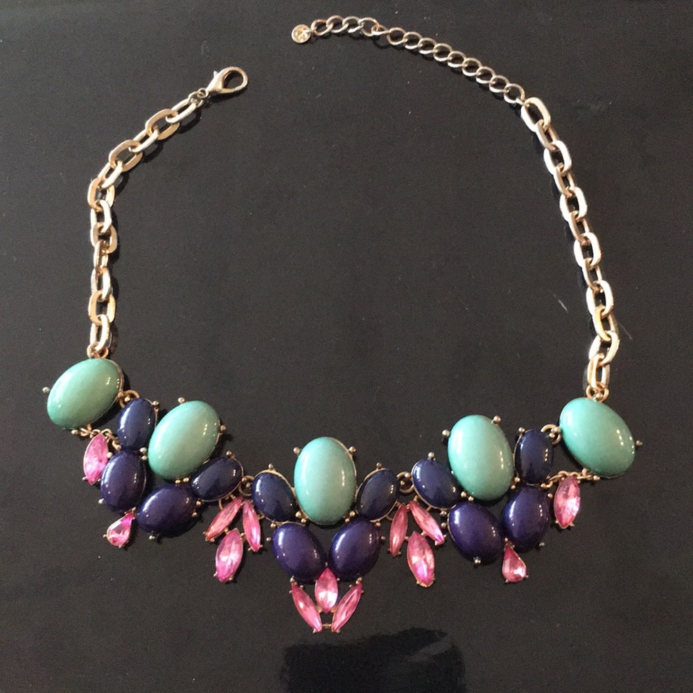Women’s statement necklace